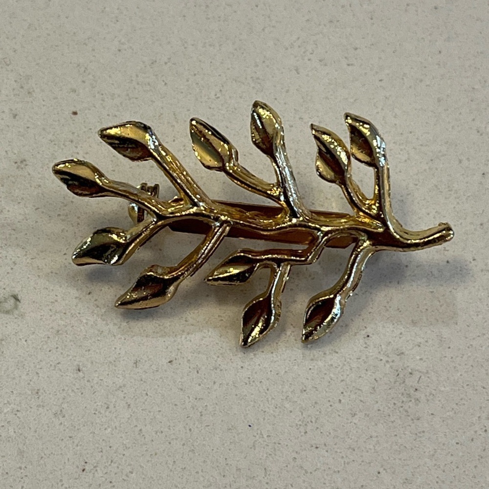 Vintage signed Éditions Atlas Gold tones Leaf Brooch